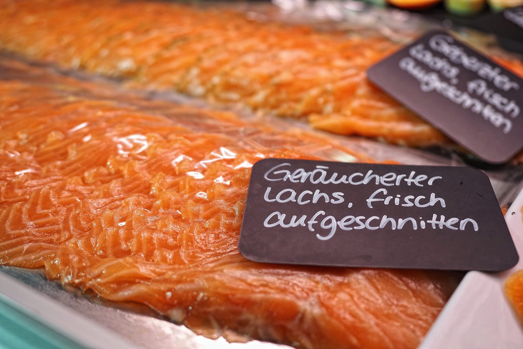 Geräucherter Lachs, frisch aufgeschnitten