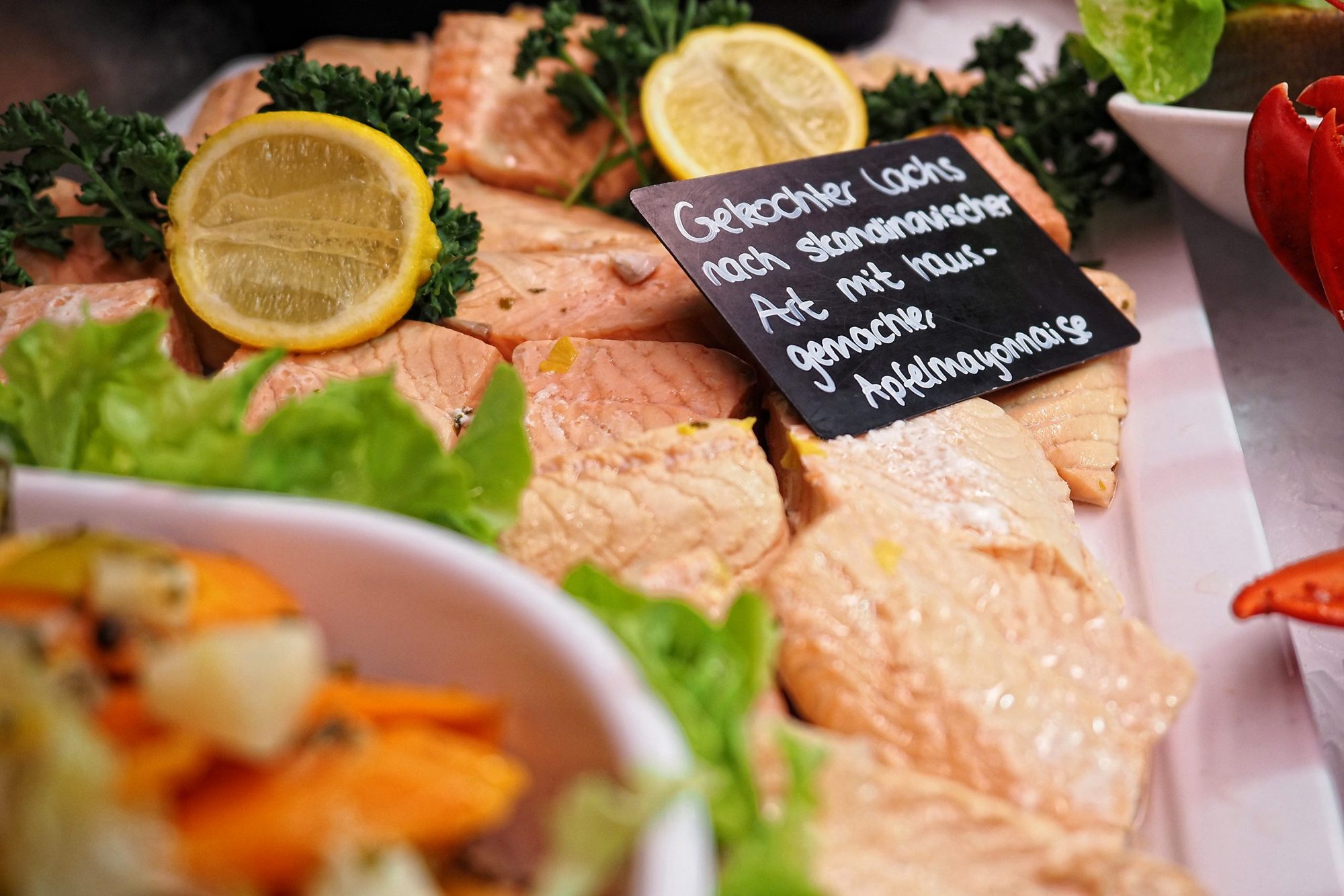 Geräucherter Lachs, frisch aufgeschnitten
